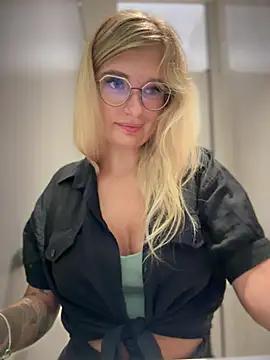 Betsy from StripChat is Freechat