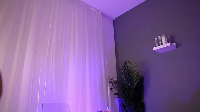 BetsyGonzale — Doggy pose with juice clit play 