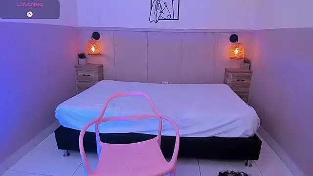 Try our girls live displays and explore the company of endless strippers, with beautiful physiques, vibrating toys and more.