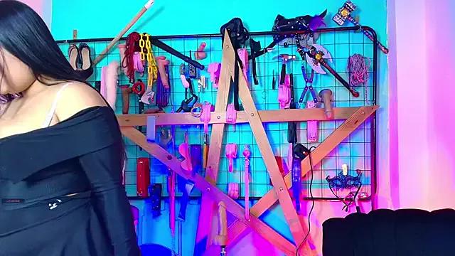 Try our girls live displays and explore the company of endless strippers, with beautiful physiques, vibrating toys and more.