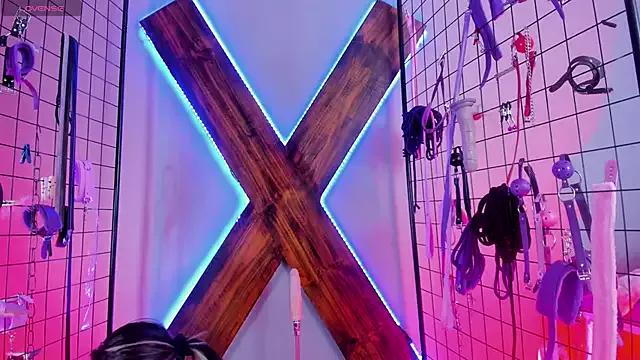 Try our girls live displays and explore the company of endless strippers, with beautiful physiques, vibrating toys and more.