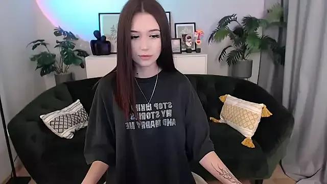 BlackEyesGirl from StripChat is Freechat