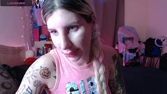 Try our girls live displays and explore the company of endless strippers, with beautiful physiques, vibrating toys and more.