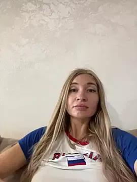 BlondeBatty from StripChat is Freechat