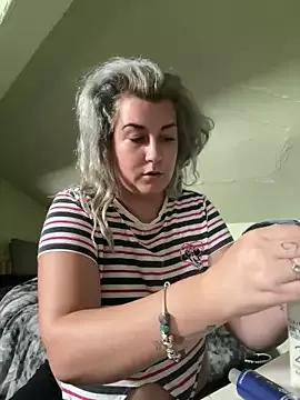 BlondeCurvy from StripChat is Freechat