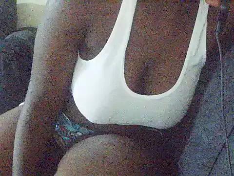 Blondey-Babe from StripChat is Freechat