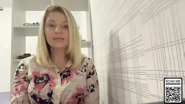 Blondie_xoxoxo — 3 playfull spanks