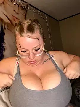 Blondiee_x from StripChat is Freechat