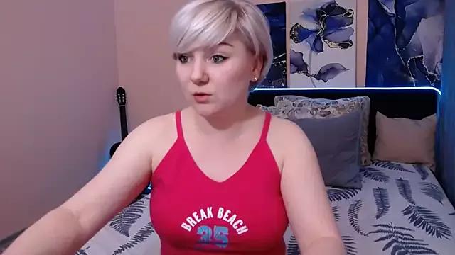 BlondPearl from StripChat is Freechat