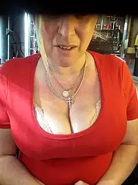 Try our girls live displays and explore the company of endless strippers, with beautiful physiques, vibrating toys and more.