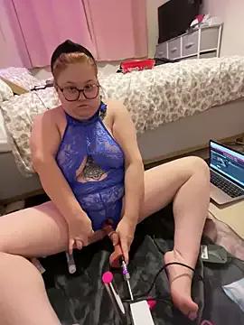 Try our girls live displays and explore the company of endless strippers, with beautiful physiques, vibrating toys and more.
