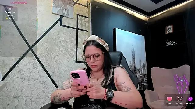 Photos of BrendaGreen_ from StripChat is Freechat