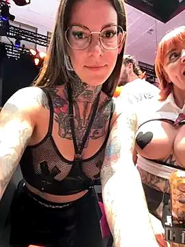 Try our girls live displays and explore the company of endless strippers, with beautiful physiques, vibrating toys and more.