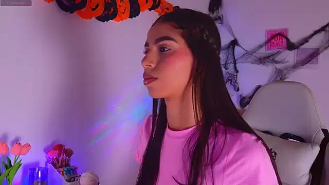 BrunetteAdams001 from StripChat is Freechat