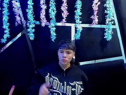 Try our girls live displays and explore the company of endless strippers, with beautiful physiques, vibrating toys and more.