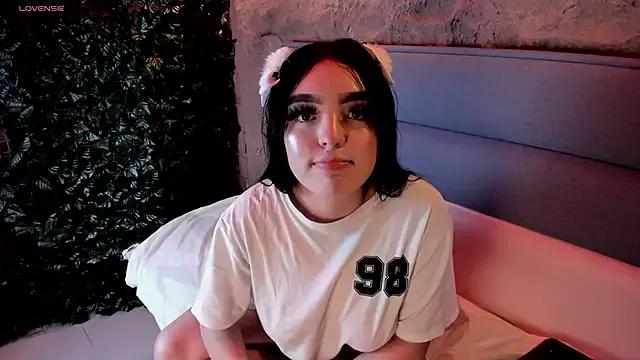 Try our girls live displays and explore the company of endless strippers, with beautiful physiques, vibrating toys and more.