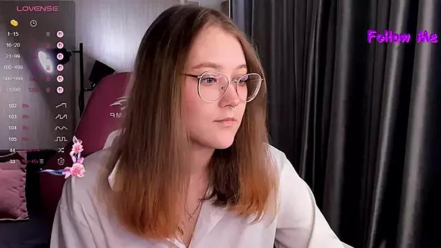 Try our girls live displays and explore the company of endless strippers, with beautiful physiques, vibrating toys and more.