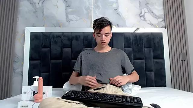 bunny_maxi from StripChat