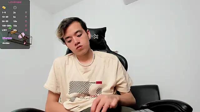 bunny_maxi from StripChat