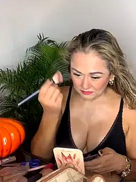 Try our girls live displays and explore the company of endless strippers, with beautiful physiques, vibrating toys and more.