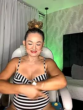 Try our girls live displays and explore the company of endless strippers, with beautiful physiques, vibrating toys and more.
