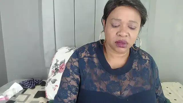 BUSTY_QUEEN_BBW from StripChat is Freechat