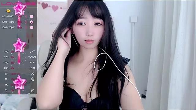 Appease your inner obsessions and watch real-life chinese streamers as they go about their daily activities, from interacting and getting naked to intense moments on cam.