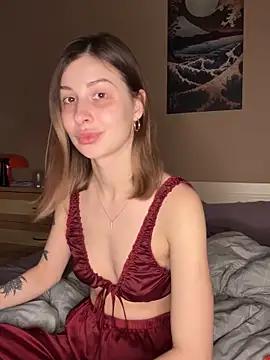 CallMeKira from StripChat