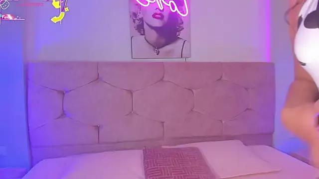 Try our girls live displays and explore the company of endless strippers, with beautiful physiques, vibrating toys and more.