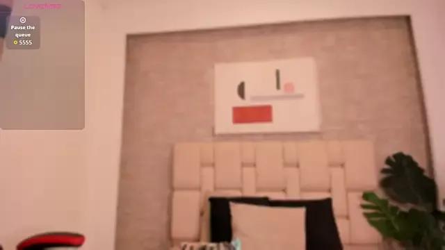 Try our girls live displays and explore the company of endless strippers, with beautiful physiques, vibrating toys and more.