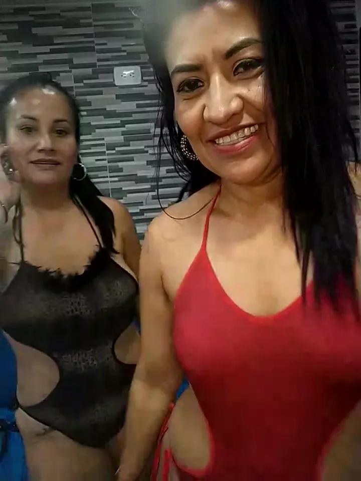 camiilaluxx from StripChat