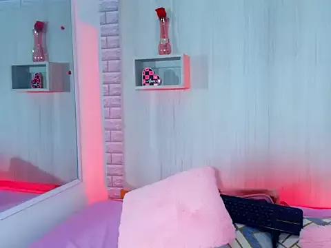 Try our girls live displays and explore the company of endless strippers, with beautiful physiques, vibrating toys and more.