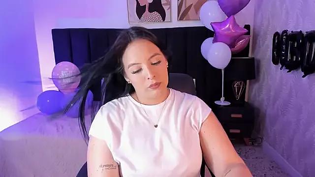 Try our girls live displays and explore the company of endless strippers, with beautiful physiques, vibrating toys and more.
