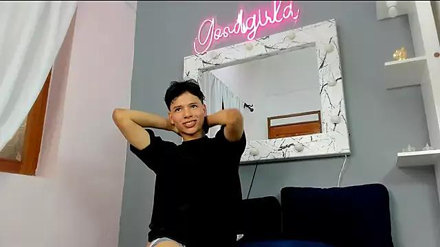 Try our girls live displays and explore the company of endless strippers, with beautiful physiques, vibrating toys and more.