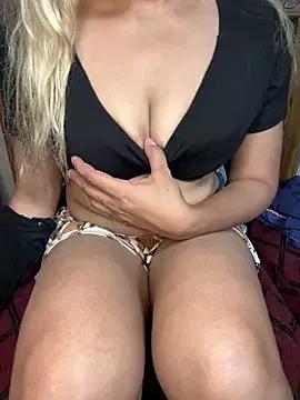 Try our girls live displays and explore the company of endless strippers, with beautiful physiques, vibrating toys and more.