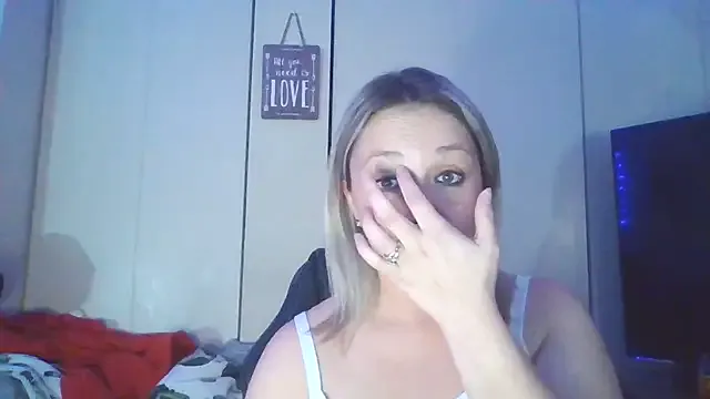 Candykissesxoxo — make me shake this big ass