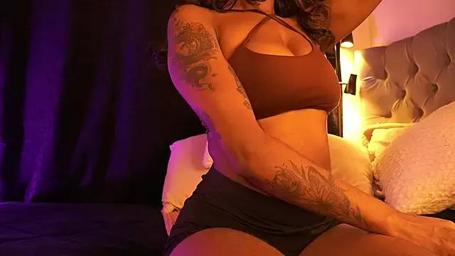 Try our girls live displays and explore the company of endless strippers, with beautiful physiques, vibrating toys and more.