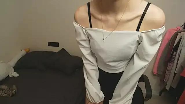 Try our girls live displays and explore the company of endless strippers, with beautiful physiques, vibrating toys and more.