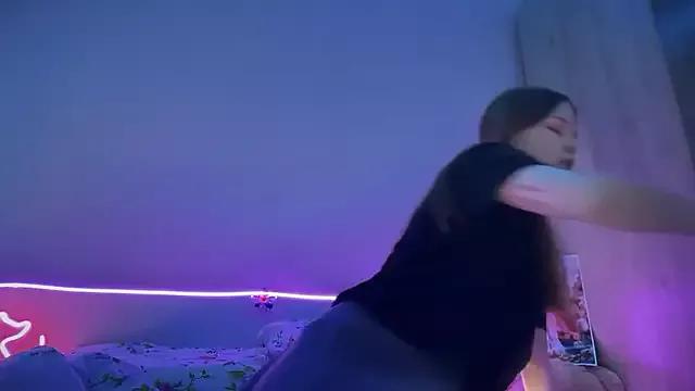 Try our girls live displays and explore the company of endless strippers, with beautiful physiques, vibrating toys and more.