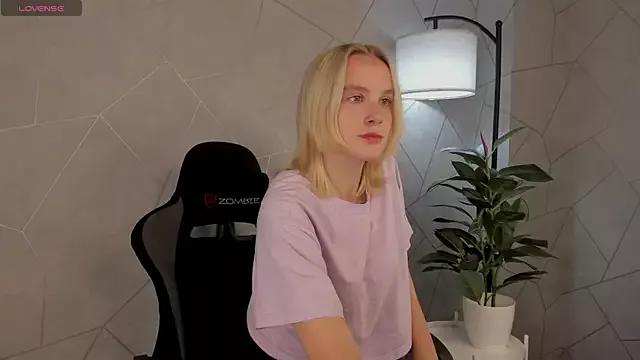 Carolin_Miller from StripChat is Freechat