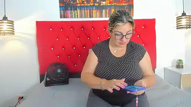carolinacrus01 from StripChat is Freechat