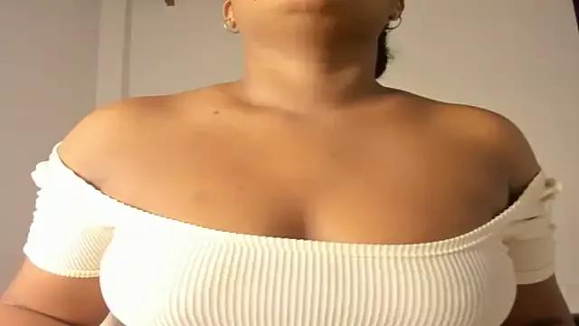 CAROLINNAGOMEZ from StripChat is Freechat