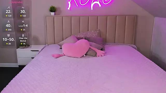 Try our girls live displays and explore the company of endless strippers, with beautiful physiques, vibrating toys and more.