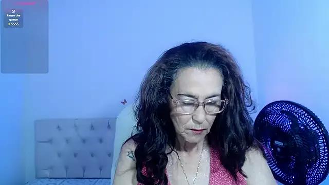 cassandra_milf from StripChat is Freechat
