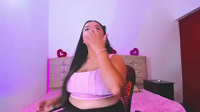 Try our girls live displays and explore the company of endless strippers, with beautiful physiques, vibrating toys and more.