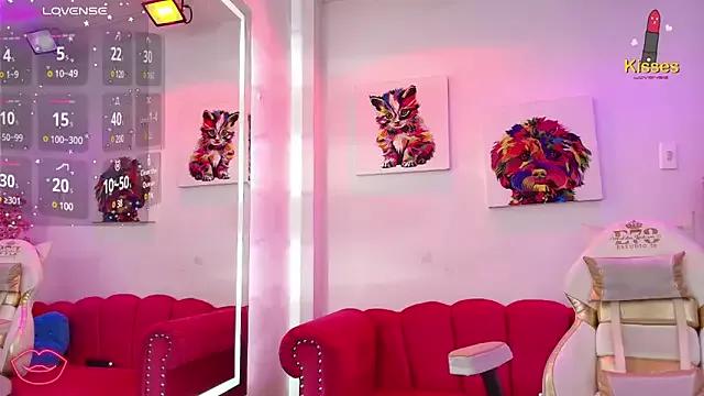 Try our girls live displays and explore the company of endless strippers, with beautiful physiques, vibrating toys and more.