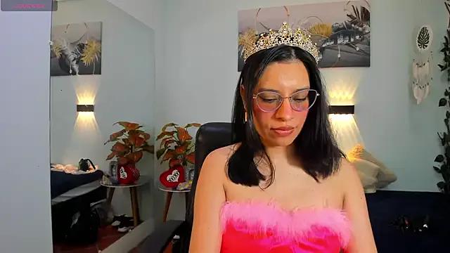 Try our girls live displays and explore the company of endless strippers, with beautiful physiques, vibrating toys and more.