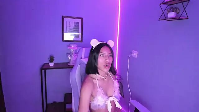 Try our girls live displays and explore the company of endless strippers, with beautiful physiques, vibrating toys and more.