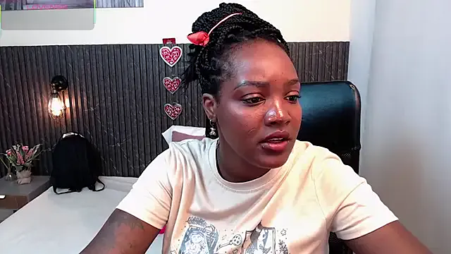 Avatar of chanel_brunette