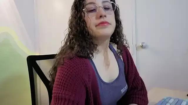 Try our girls live displays and explore the company of endless strippers, with beautiful physiques, vibrating toys and more.